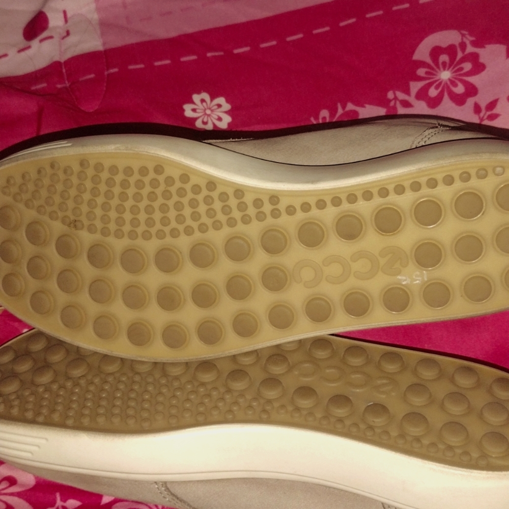 Ecco shoes size 7 grayish brown